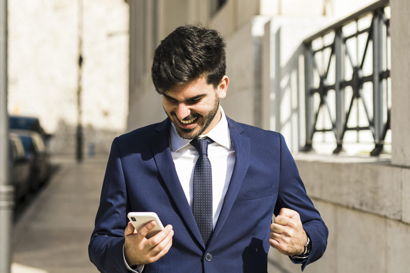 Plataformas digitales para inversionistas: cómo Grupo Si Now facilita tu inversión desde el celular