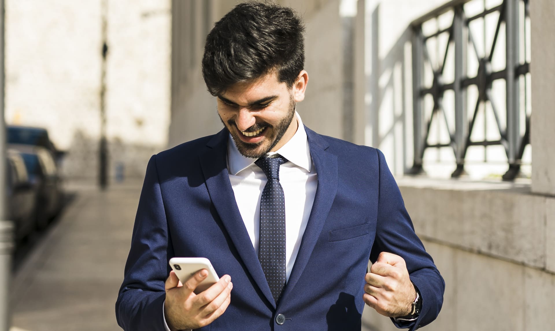 Plataformas digitales para inversionistas: cómo Grupo Si Now facilita tu inversión desde el celular